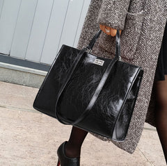 The Jetset Gloss Shopper