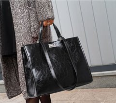 The Jetset Gloss Shopper