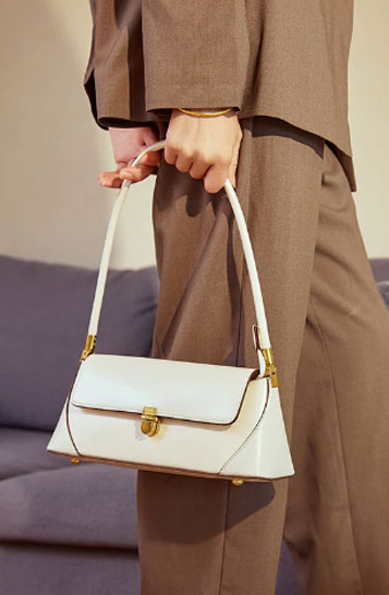 Elegant Classic Luxury Looking Designer Inspired Shoulder Bag for Fashion Forward Girls