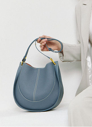 Elegant Crescent-Shaped Leather Crossbody Bag – Stylish, Versatile & Timeless Shoulder Purse