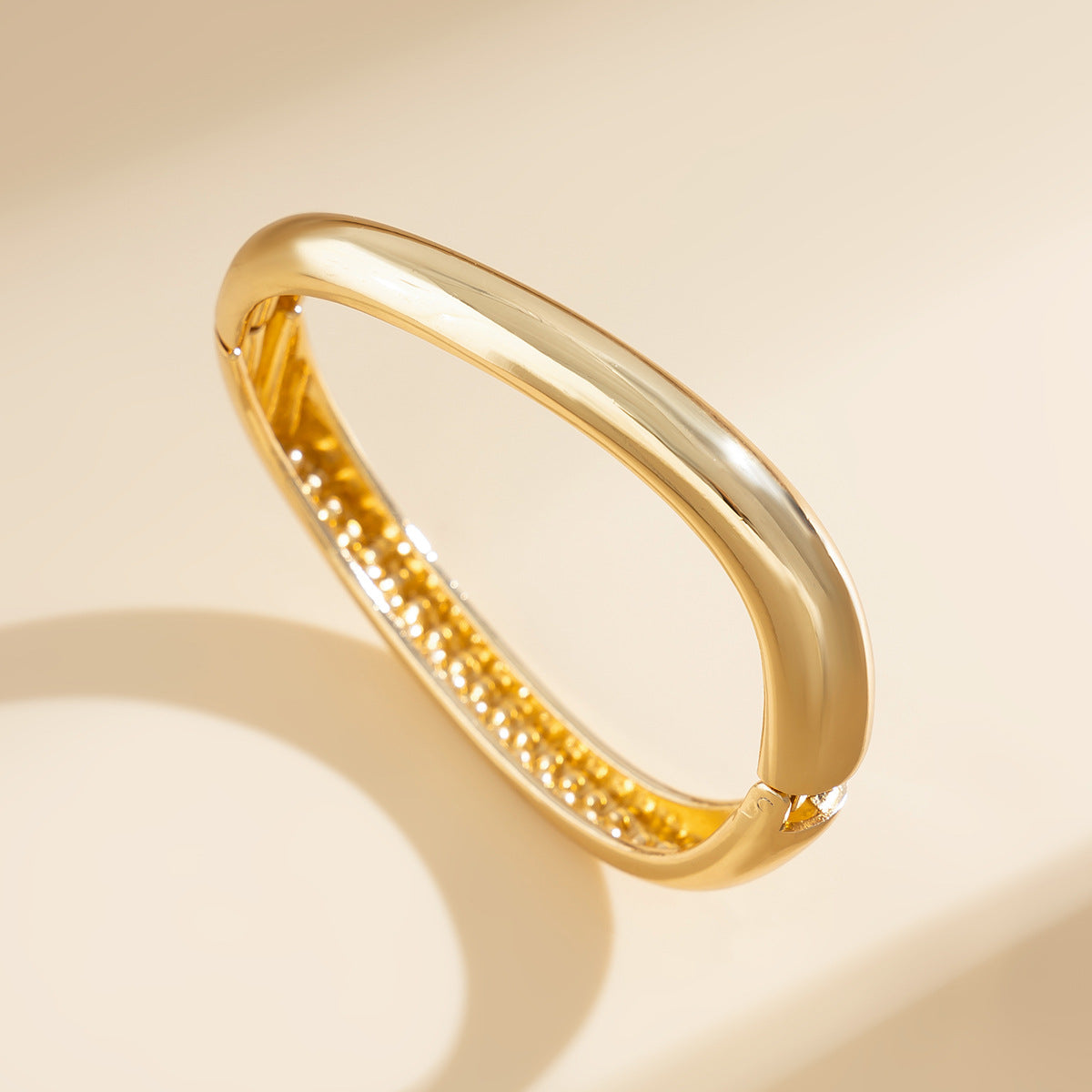 Fashionable Sleek Minimalist Polished Silver Gold-Tone Bangle – Timeless Elegance