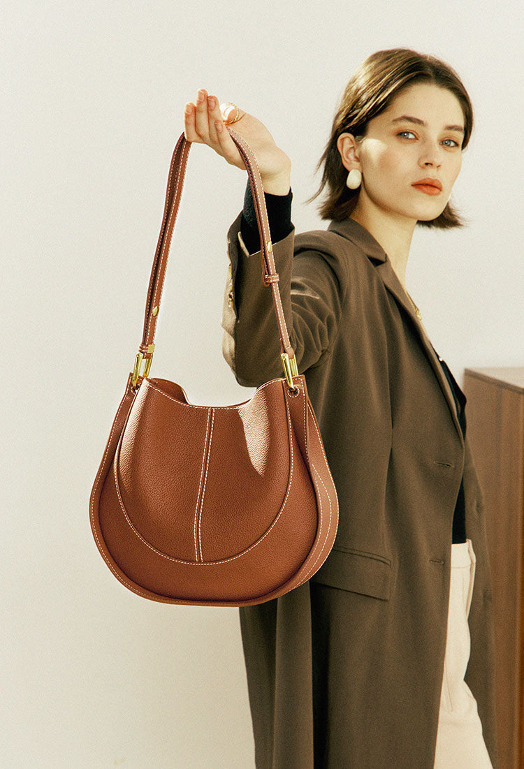 Elegant Crescent-Shaped Leather Crossbody Bag – Stylish, Versatile & Timeless Shoulder Purse